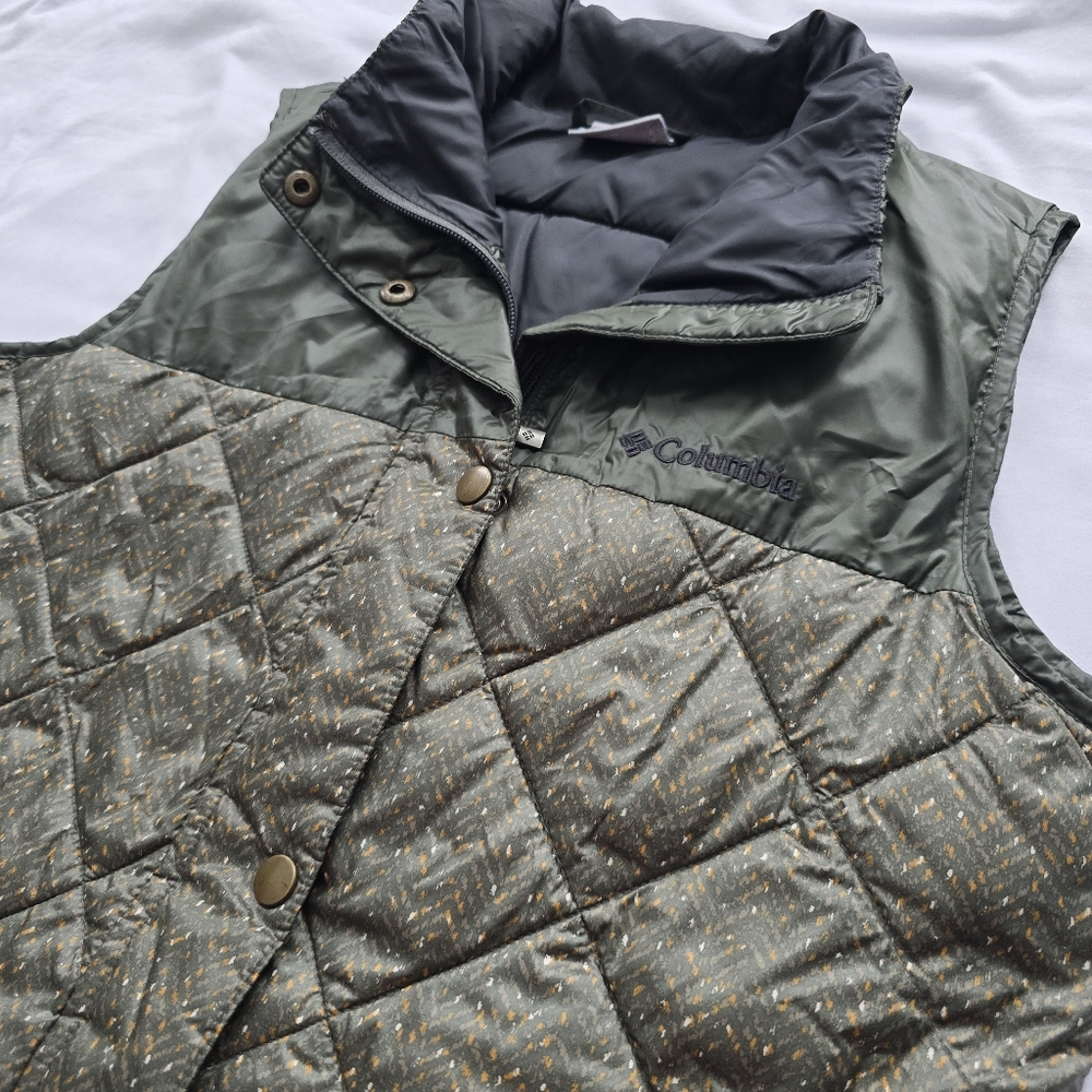 Columbia Green Quilted Snap Front Vest Women’s Small